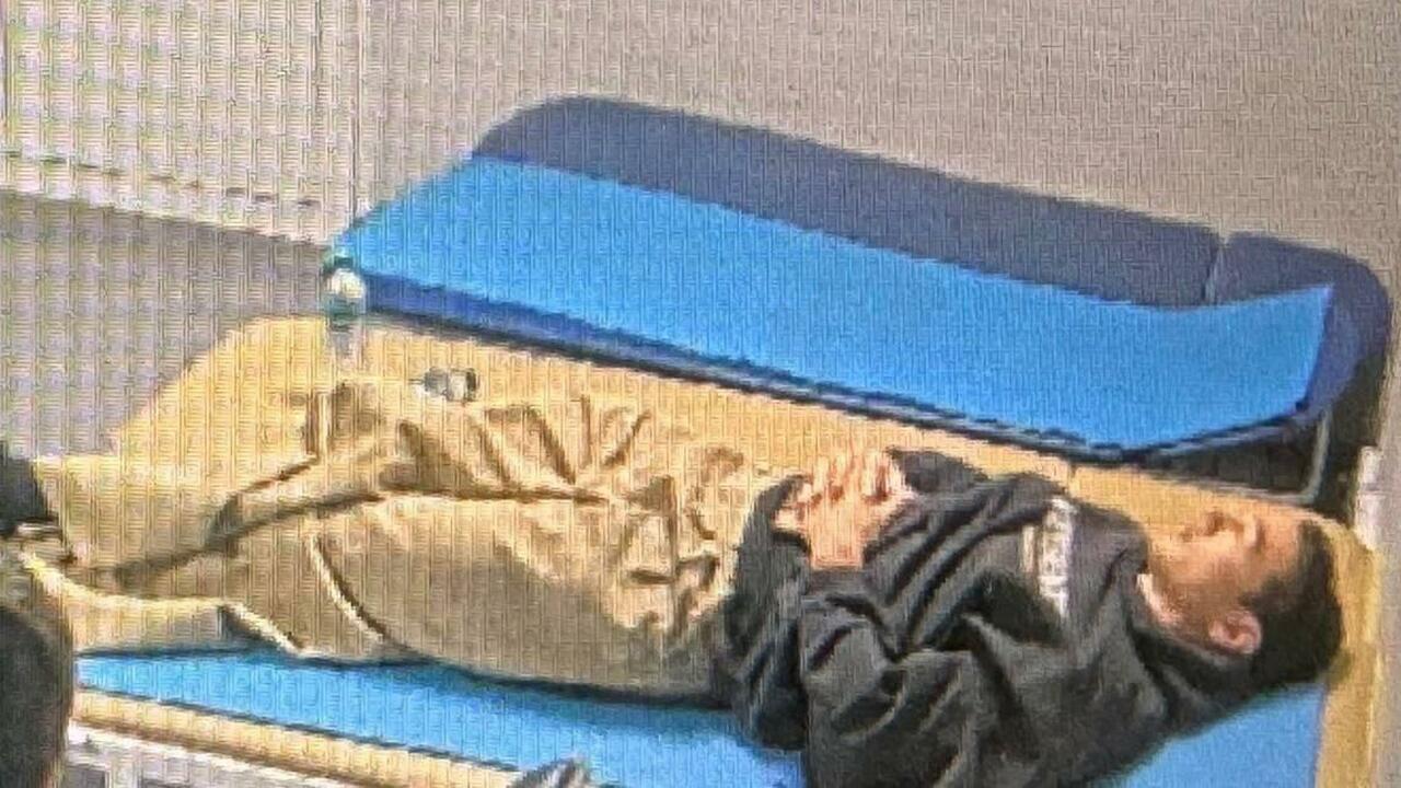 MASH: Сабуров отказался от депортации в Дубай и купил билет в Казахстан Комик Нурлан Сабуров отказался от бесплатной де...