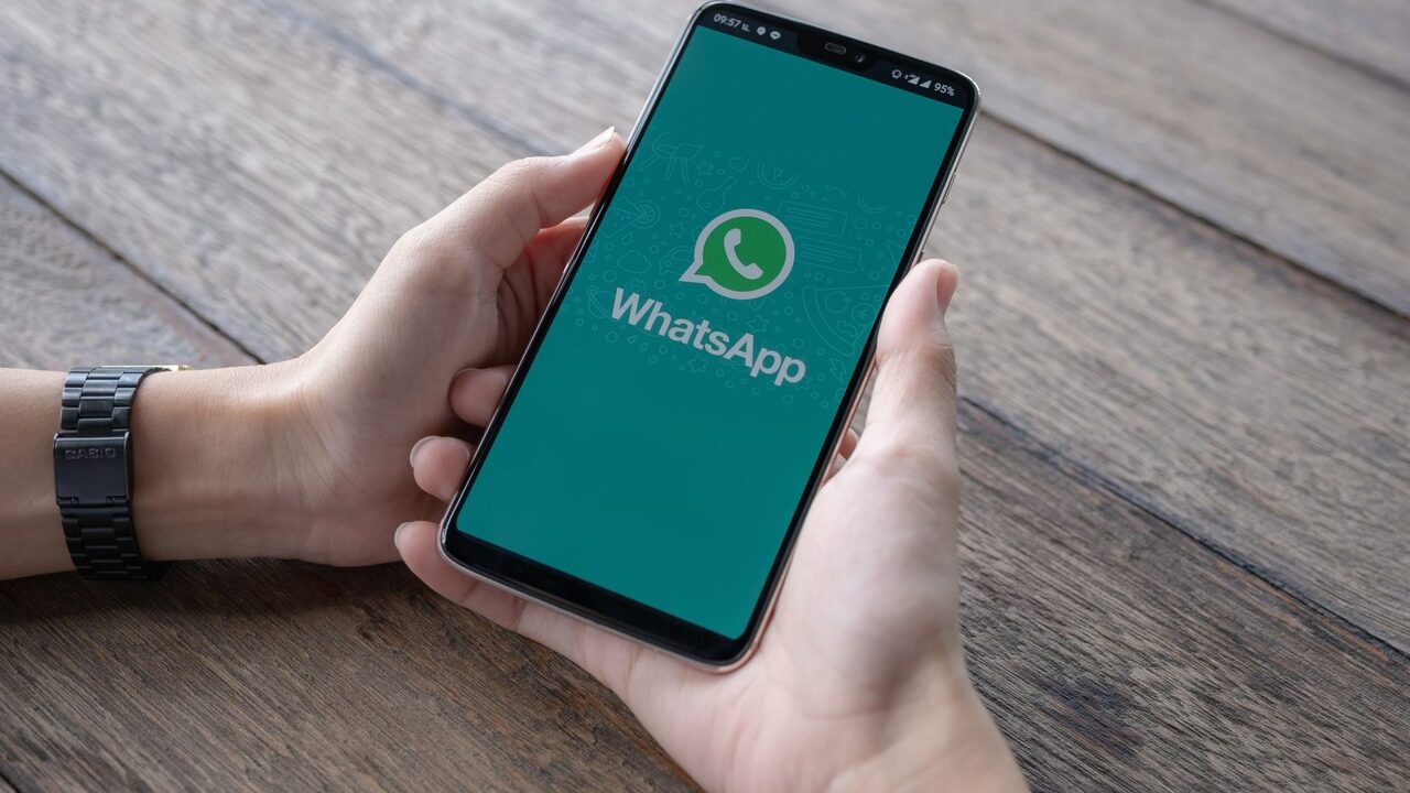 "С 18 ноября перестанет работать": WhatsApp оза...