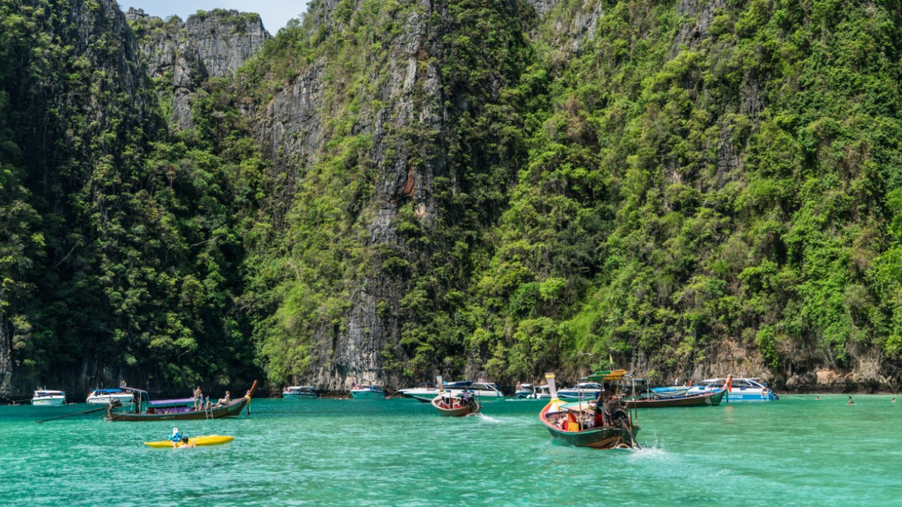 Полиция Пхукета усилила рейды и начала массово ...