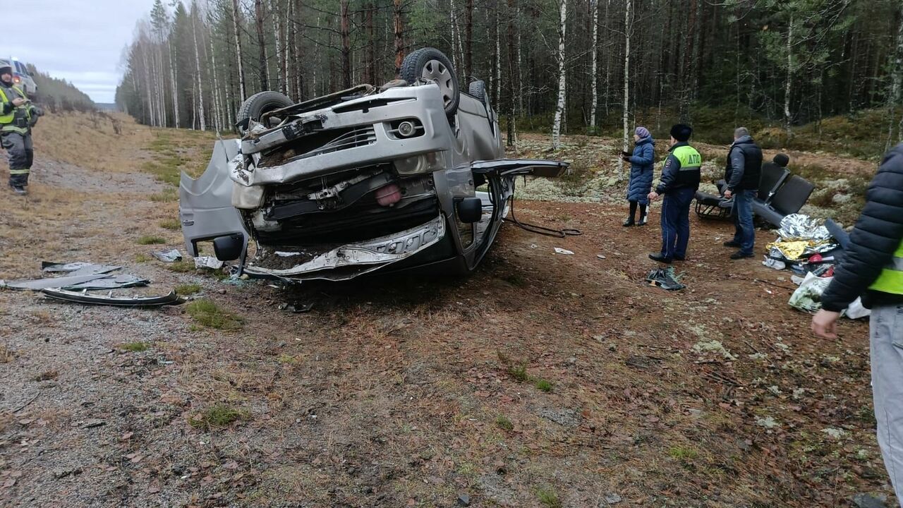 В Карелии перевернулся микроавтобус с пассажира...