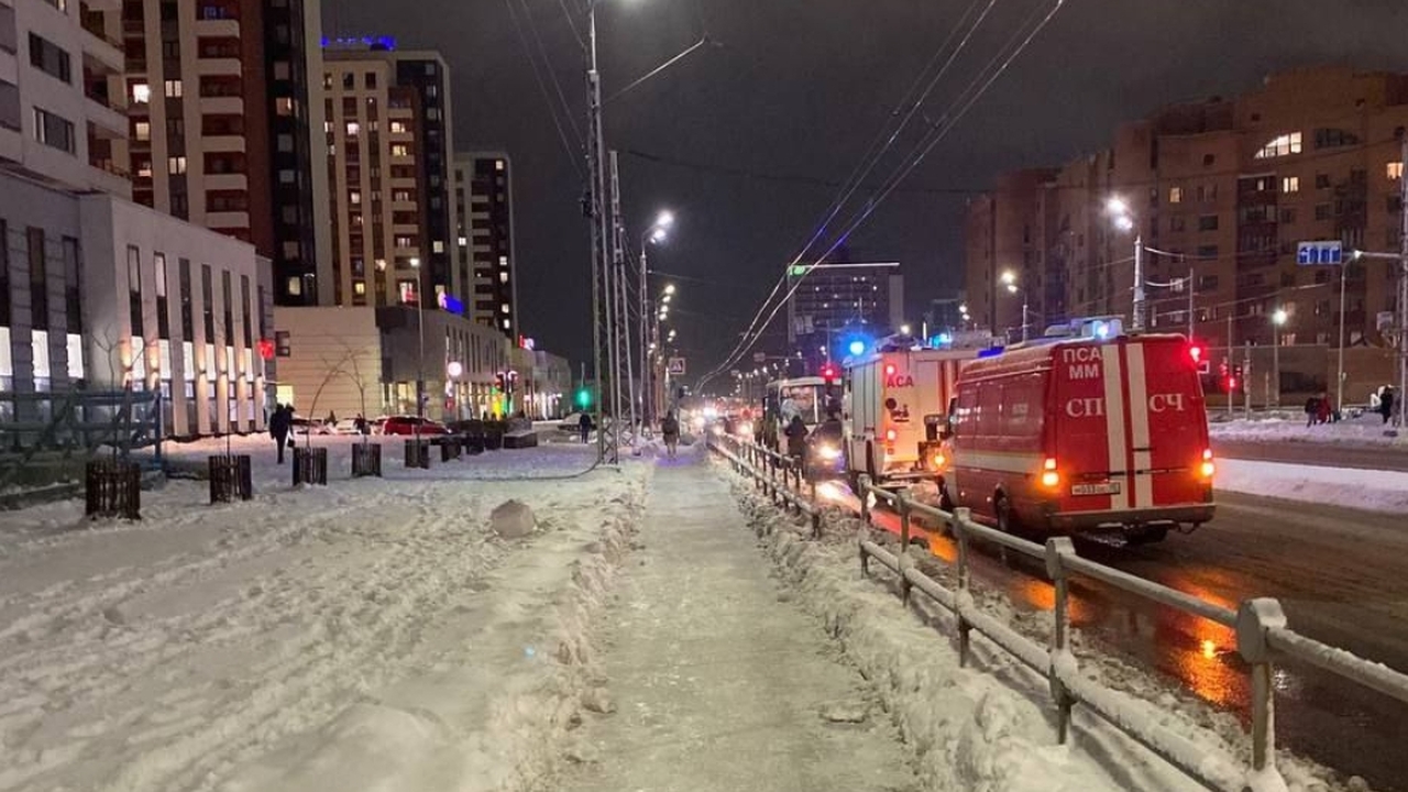 В Петрозаводске автобус с пассажирами врезался ...