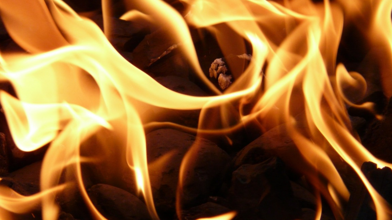 Схождение Благодатного огня в Иерусалиме остает...