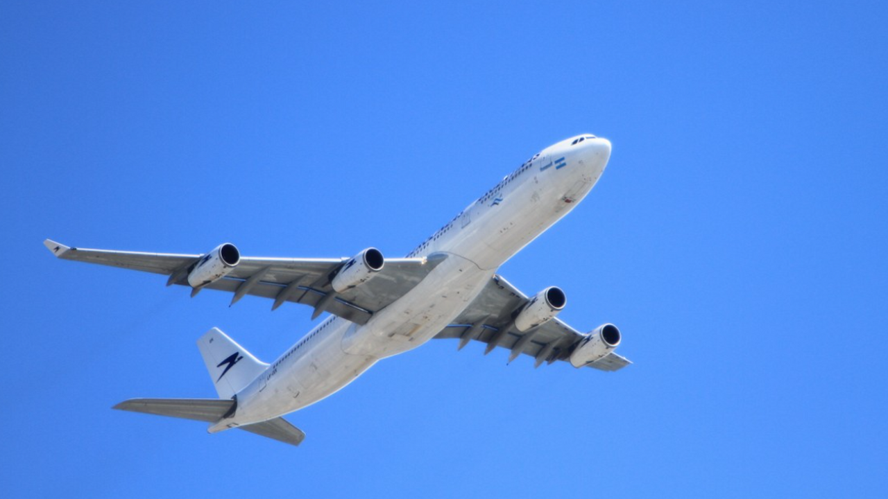 Забрали паспорт: туристы из РФ не смогли уехать из Китая из-за туроператора Группа россиян, находившихся в китайском Суйфэн...