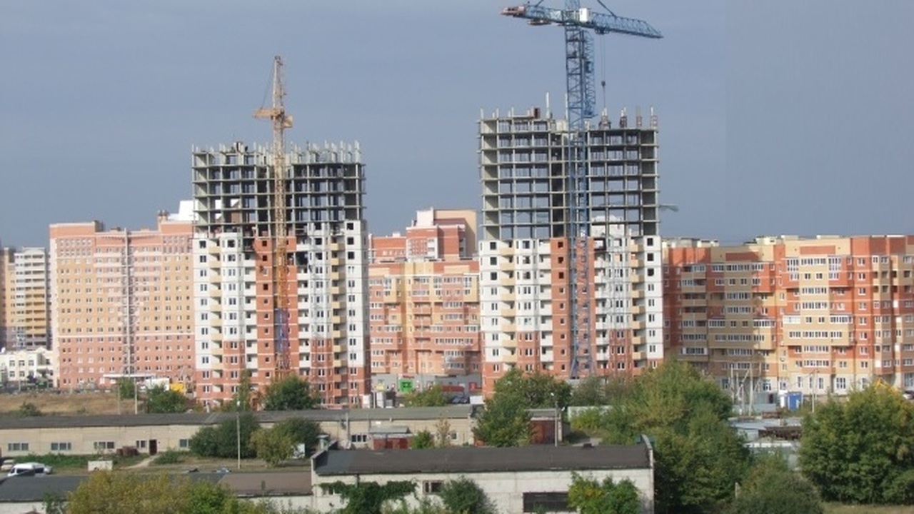 В Петрозаводске начали сносить аварийный дом, к...