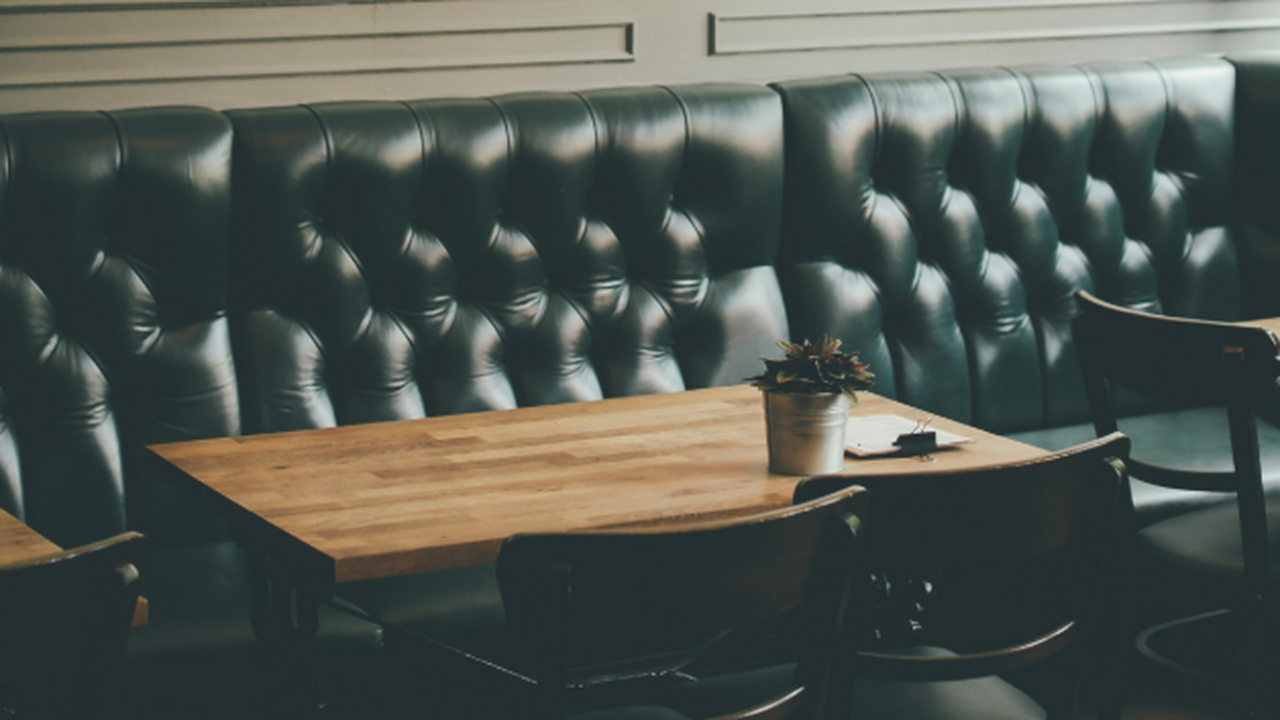 Абхазские кафе удивляют туристов платным входом и депозитами Некоторые заведения общественного питания в Абх...