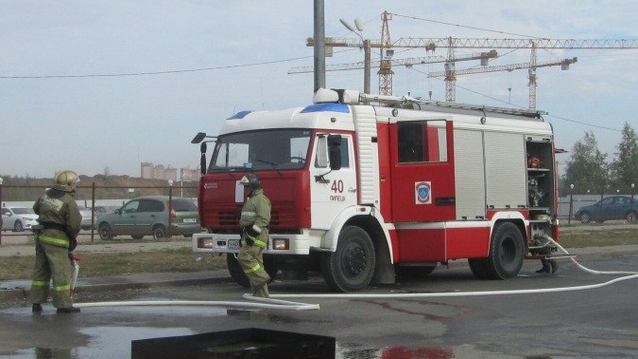 В Петрозаводске из пожара спасли женщину и 3 жи...