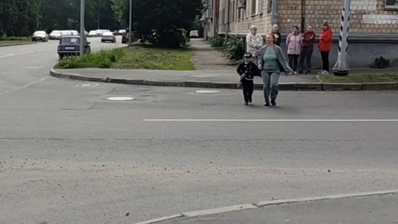 В Петрозаводске боятся за детей: просят переход, но денег нет Жители Петрозаводска уже несколько лет добивают...