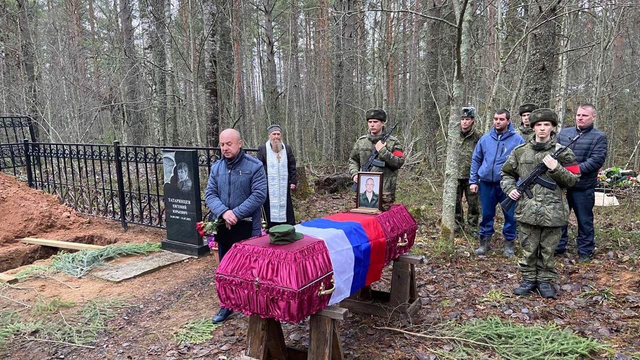 В Карелии простились с погибшим на СВО при обор...