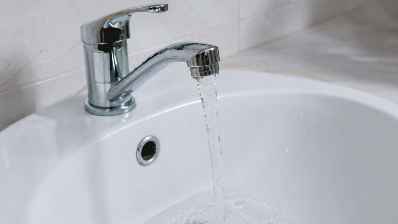 Из-за грозы шесть районов Петрозаводска остались без воды ЕДДС Петрозаводска сообщила об отключении воды ...