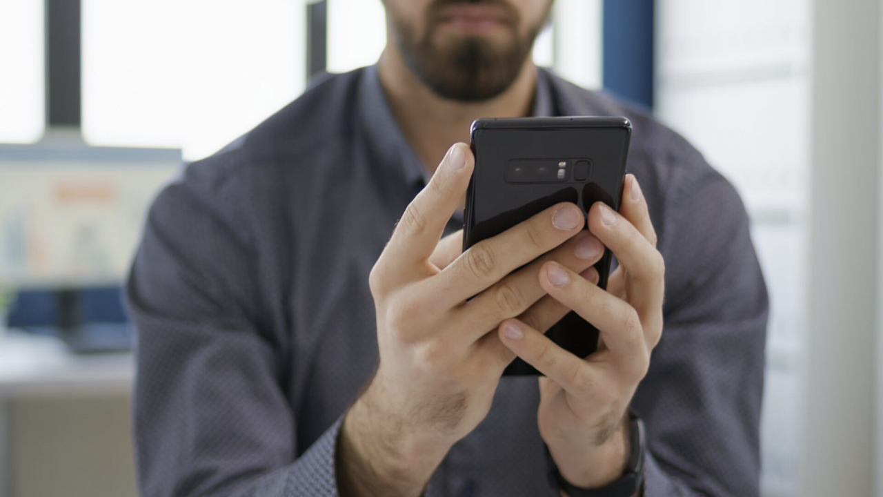 Минцифры и VK опровергли сообщения о массовых в...