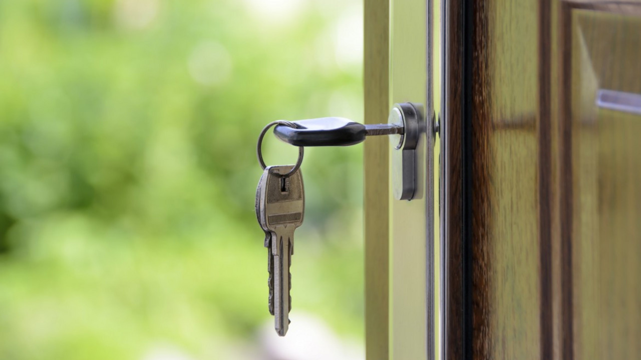 Разница в стоимости между новым и вторичным жил...