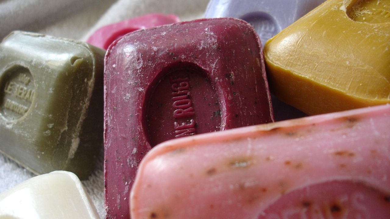 Вторая жизнь мыла: как превратить обмылки в эко-чистящее средство В эпоху осознанного потребления и стремления к ...