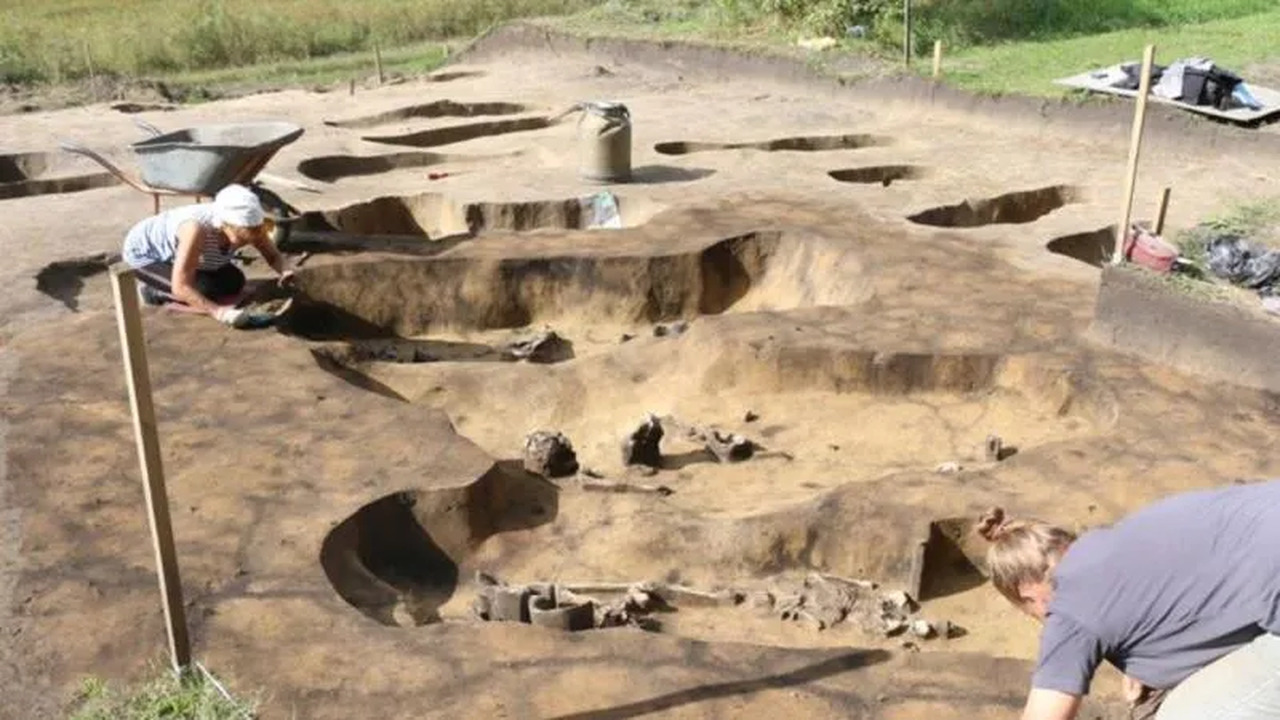 Сенсация в Сибири: тысячелетнее святилище и загадочная керамика переписывают историю Новосибирские студенты-археологи совершили поис...