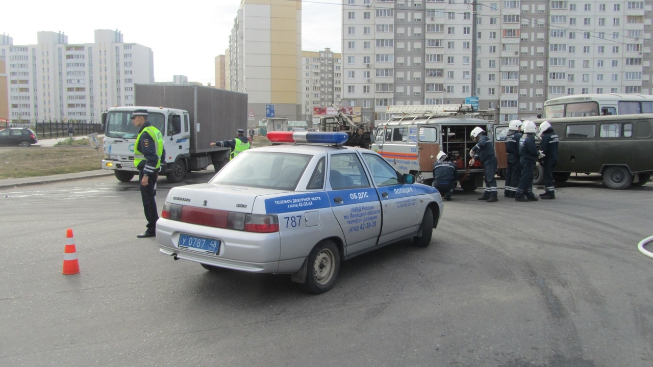 В Петрозаводске водителя придавило автомобилем ...