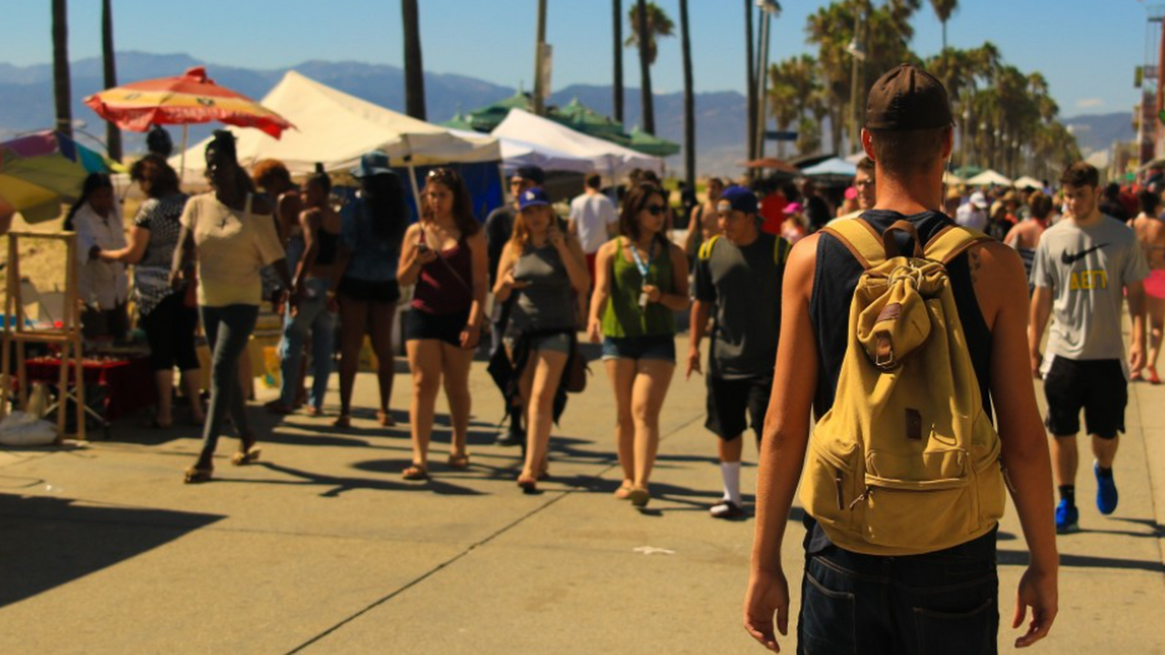 Вход по расписанию - туристов начали пускать в города только в определенные часы Попасть в центр популярных туристических городо...