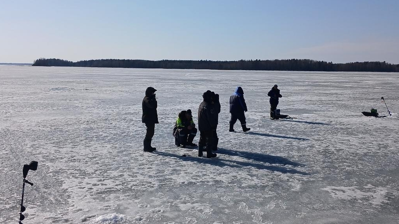 В Водлозерском нацпарке рыбаки проигнорировали запрет на выход на лед В Водлозерском национальном парке в Карелии инс...