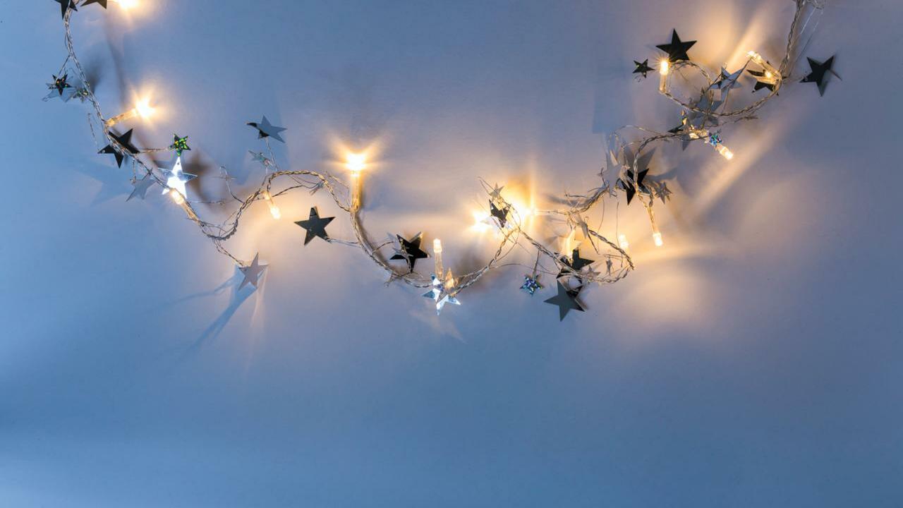 Новый год для россиян отменяется: за гирлянды теперь прилетит гигантский штраф В преддверии новогодних праздников эксперты нап...