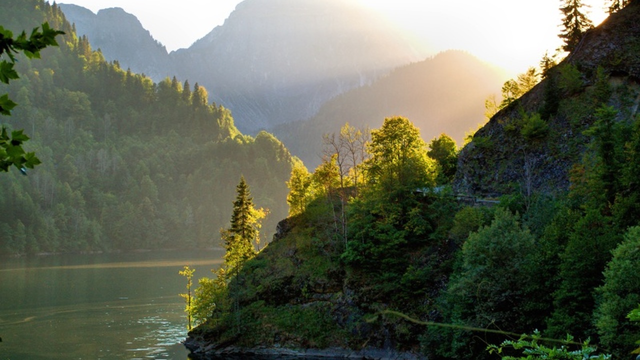 Новые жёсткие правила придётся соблюдать российским туристам в Абхазии Российские путешественники, выбирающие Абхазию ...