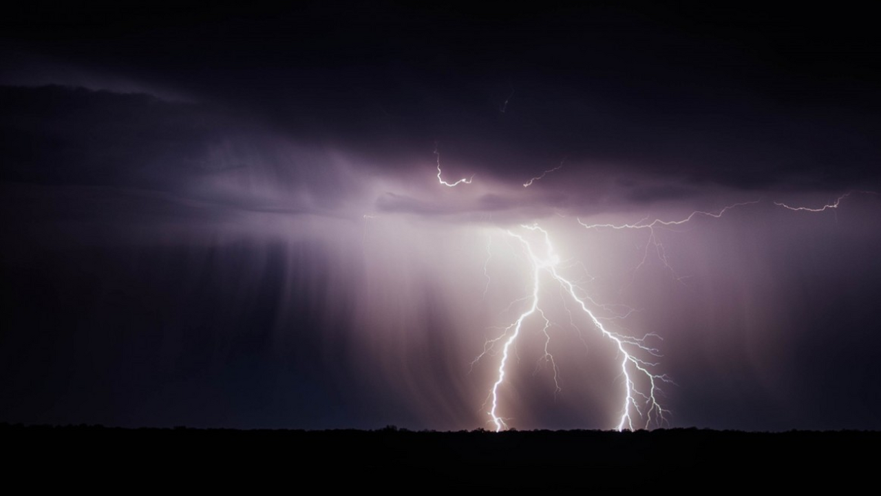 Удар молнии кажется мгновенным, но те, кто выжи...