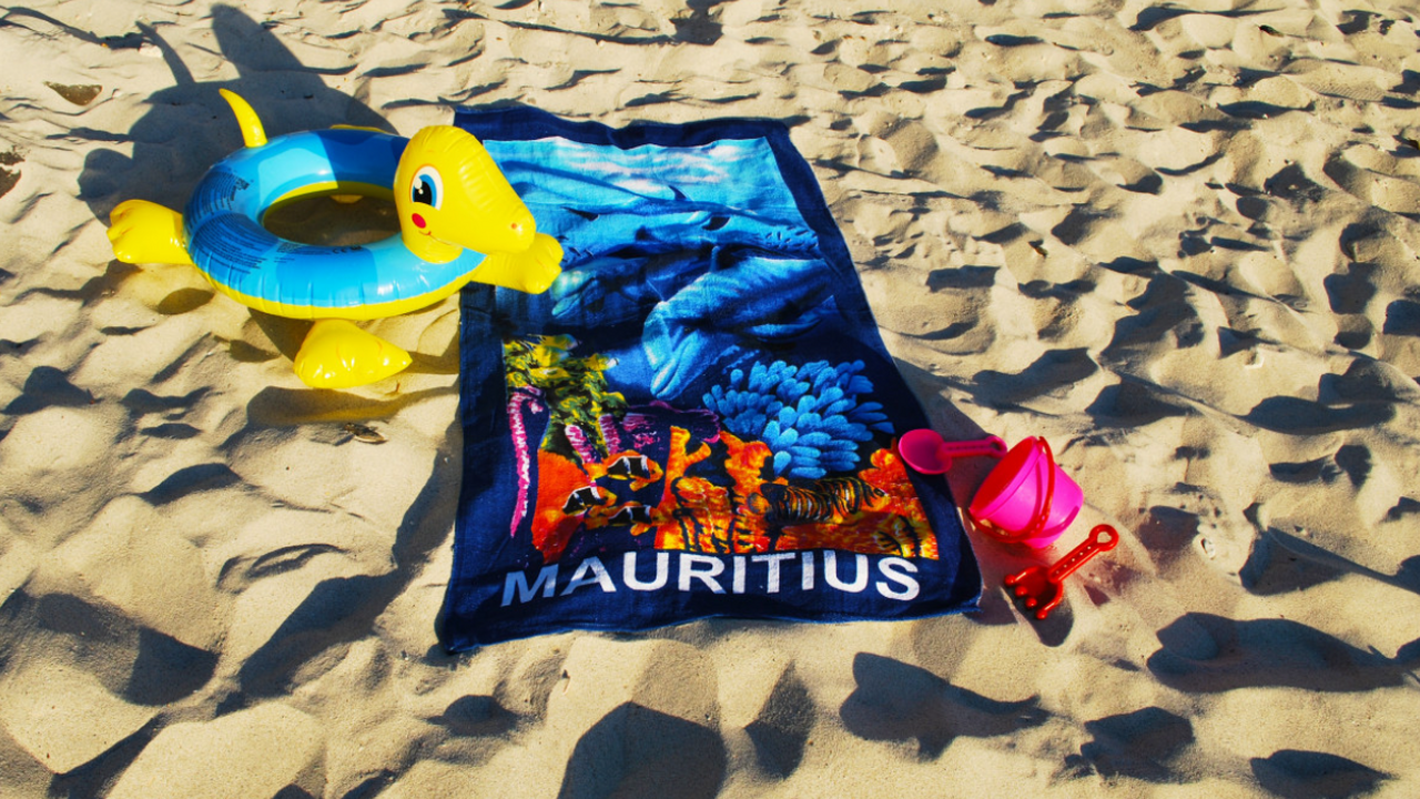 Туристов начали наказывать за оставленные полотенца на пляжах На популярных курортах туристов начали штрафова...