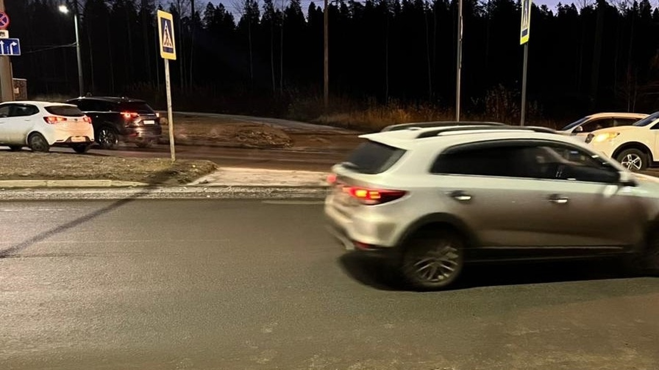 В Петрозаводске Mercedes сбил пенсионера на пер...