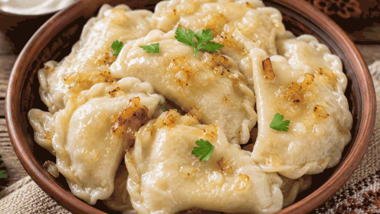 Домашние вареники с куриным мясом получаются мя...