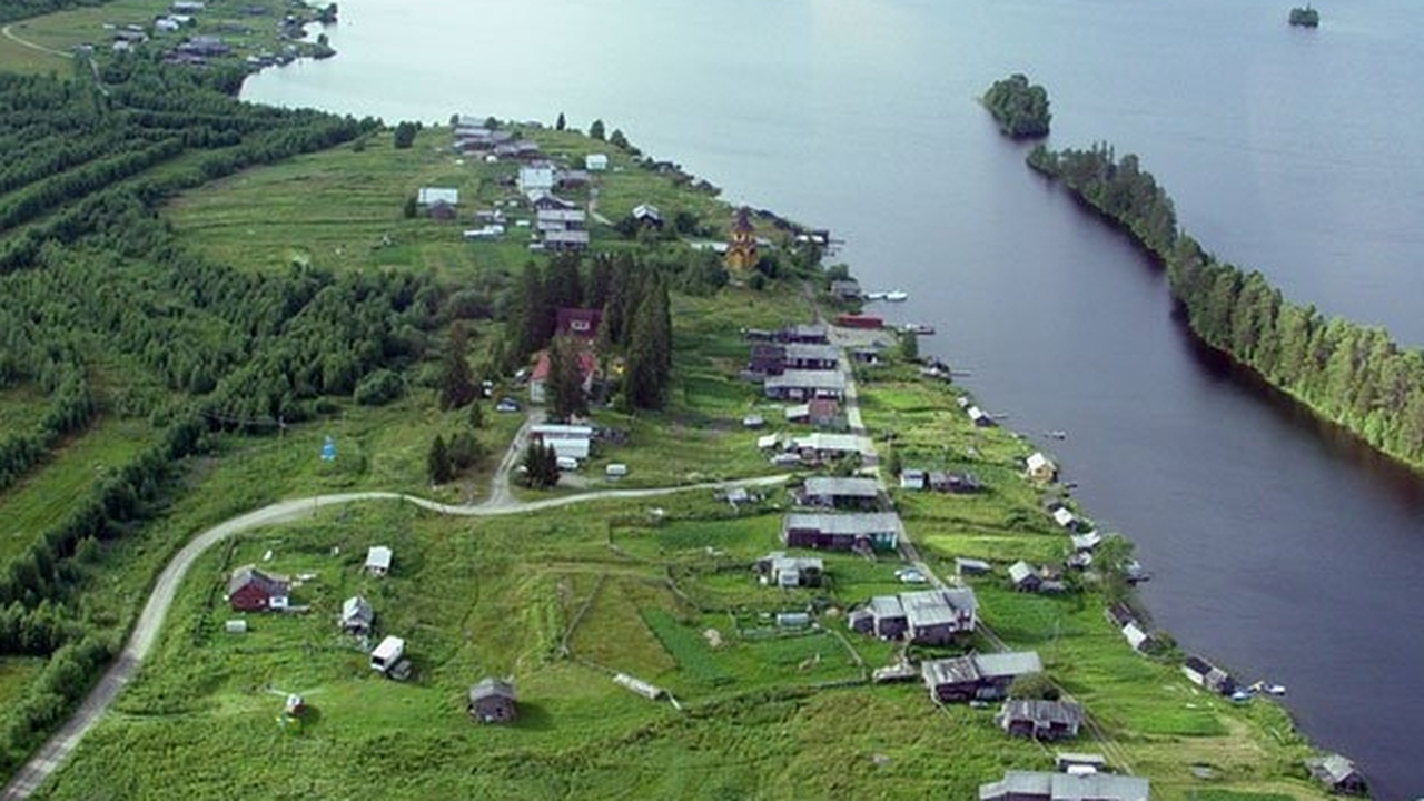 Жители поселка Шуезеро в Беломорском округе Кар...
