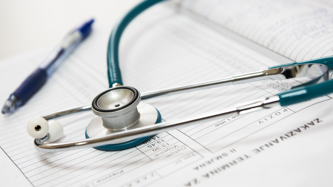 Верхняя палата парламента одобрила закон, смягч...