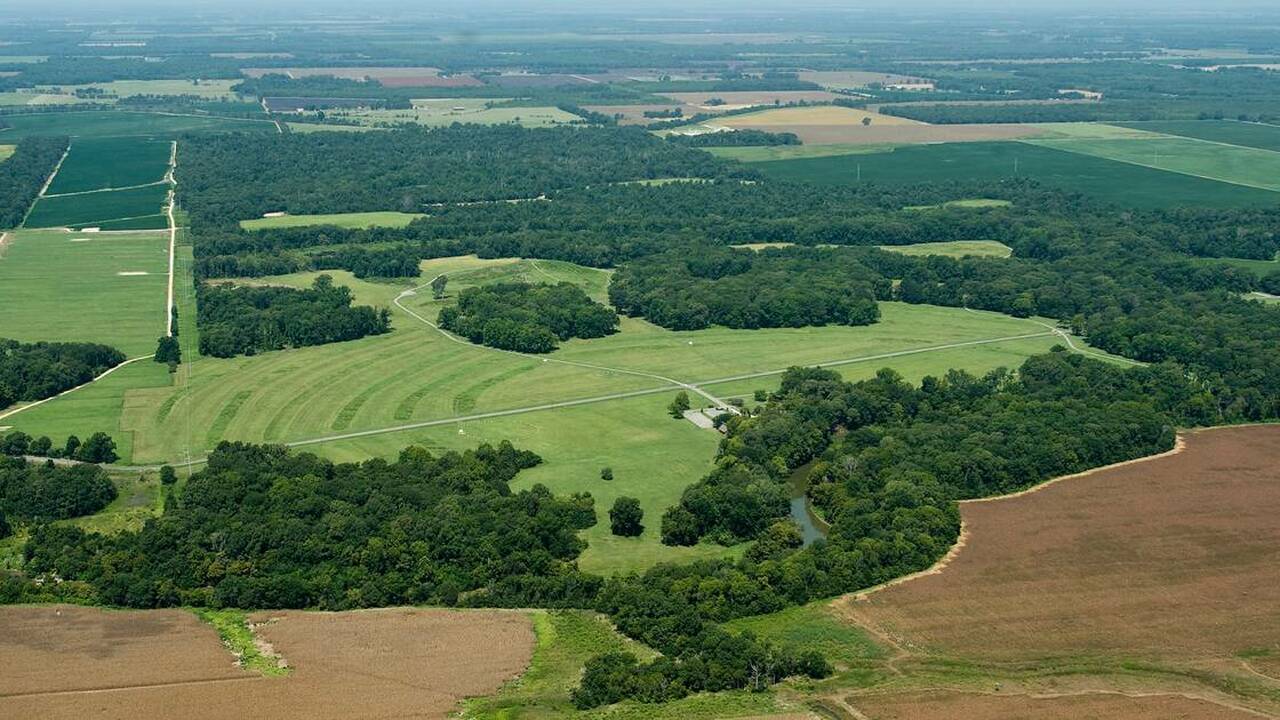 Древние гиганты: как 3500-летняя загадка Северной Америки меняет наше представление Масштабные земляные сооружения Поверти-Пойнт, в...