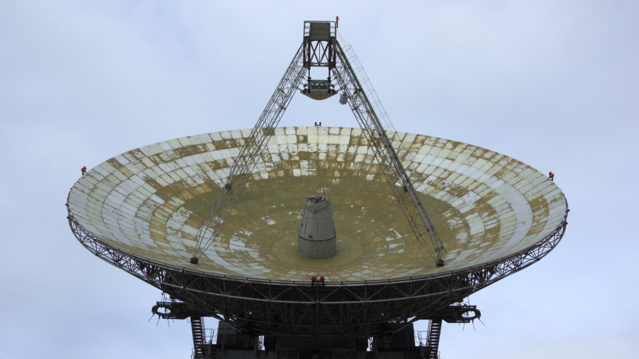 Астрономы впервые зафиксировали «беглую» сверхмассивную черную дыру Телескоп Джеймса Уэбба сделал уникальное открыт...