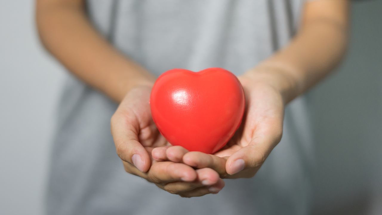 Тихий враг: как давление в 30 лет может "подготовить почву" для инфаркта в старости Думаете, высокое давление – это проблема пожилы...