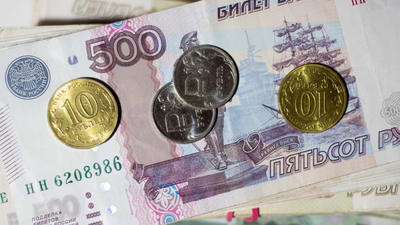 Автоэксперт напомнил о штрафе за езду на летней резине зимой Российским водителям напомнили о действующем за...