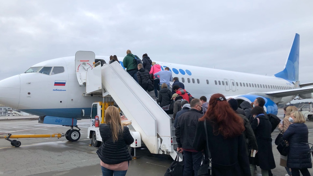 Многие россияне откладывают поездки за границу ...