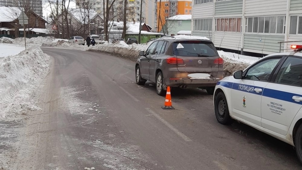 В Петрозаводске женщина на иномарке сбила школь...