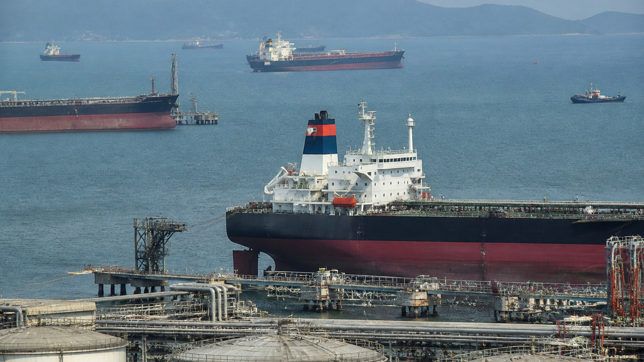 Китай нарастил импорт российской нефти на 16,7% за полгода Китай увеличил импорт российской нефти на 16,7%...