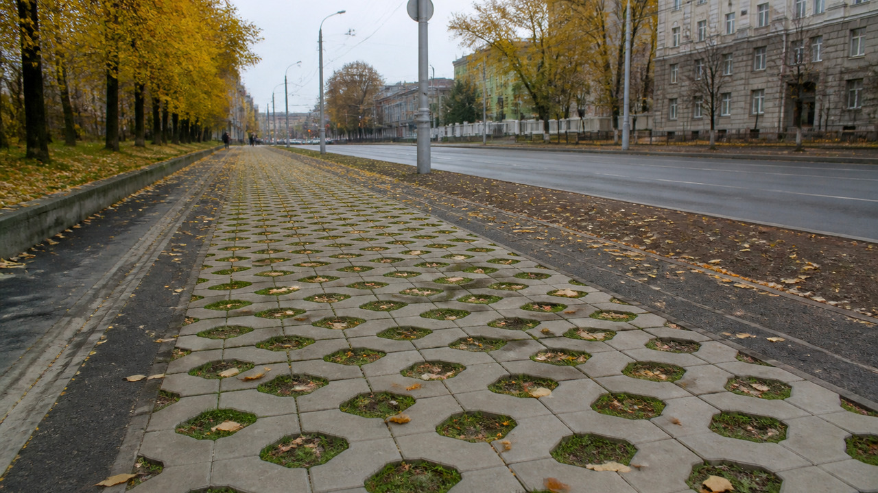 Тротуар с решетками оборудовали в Петрозаводске В Петрозаводске на Октябрьском проспекте обнови...