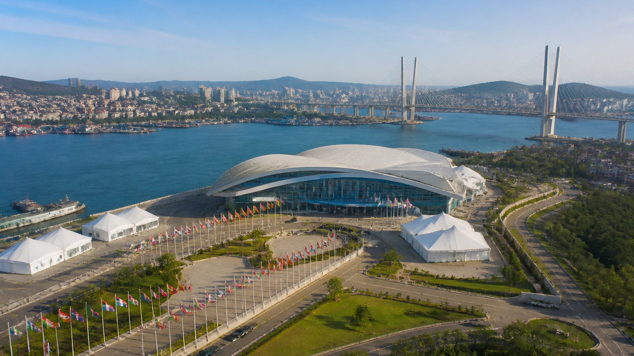 На ВЭФ-2026 подписано соглашений почти на 7 трлн рублей На ВЭФ-2026 подписано 285 соглашений на 6,66 тр...