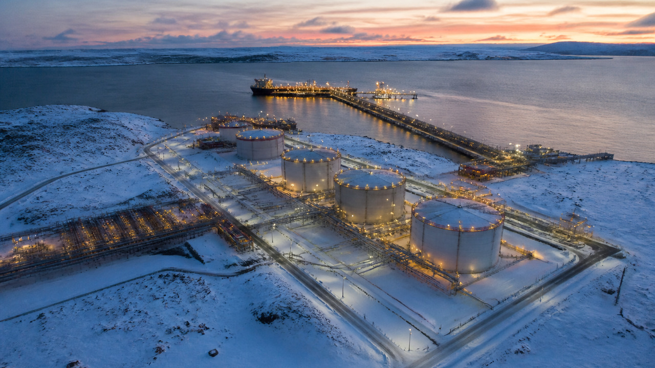 Нефть "Восток Ойла" пойдет на Запад и в Азию Вице-премьер Александр Новак сообщил, что нефть...