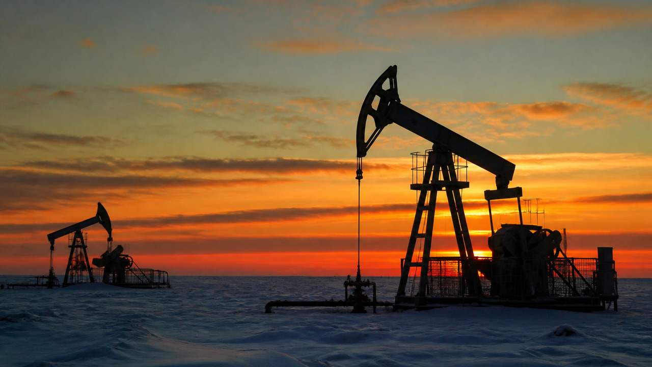 «Русснефть» в 2026 году снизит добычу нефти до ...