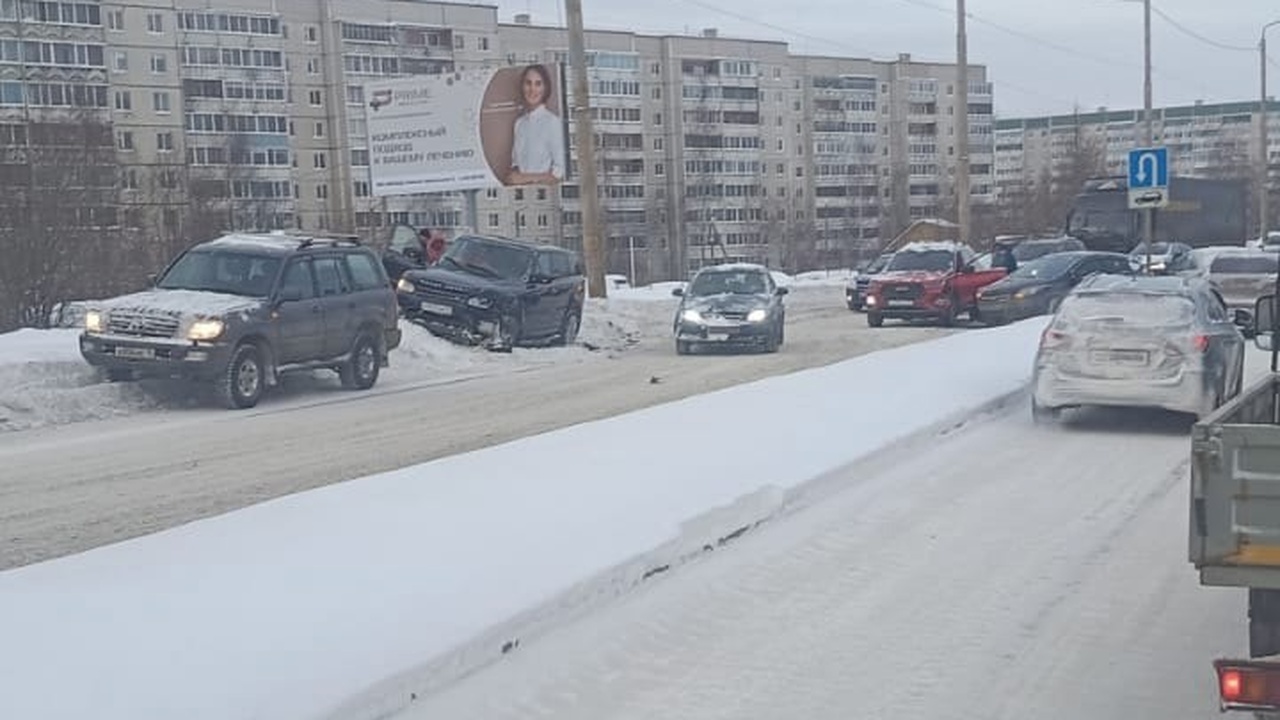 В Петрозаводске на заснеженной дороге произошло...