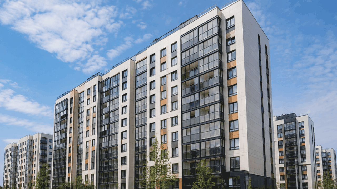 Распроданность квартир в новостройках упала до рекордных 55% По итогам июля в России продано лишь 55% кварти...