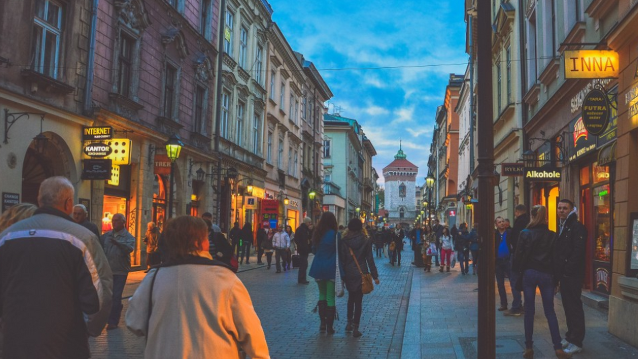 Названы города, где туристов больше не ждут Еще недавно туда ехали без раздумий — Венеция, ...