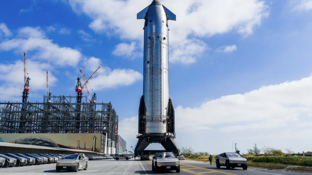SpaceX планирует первый полет сверхтяжелой раке...