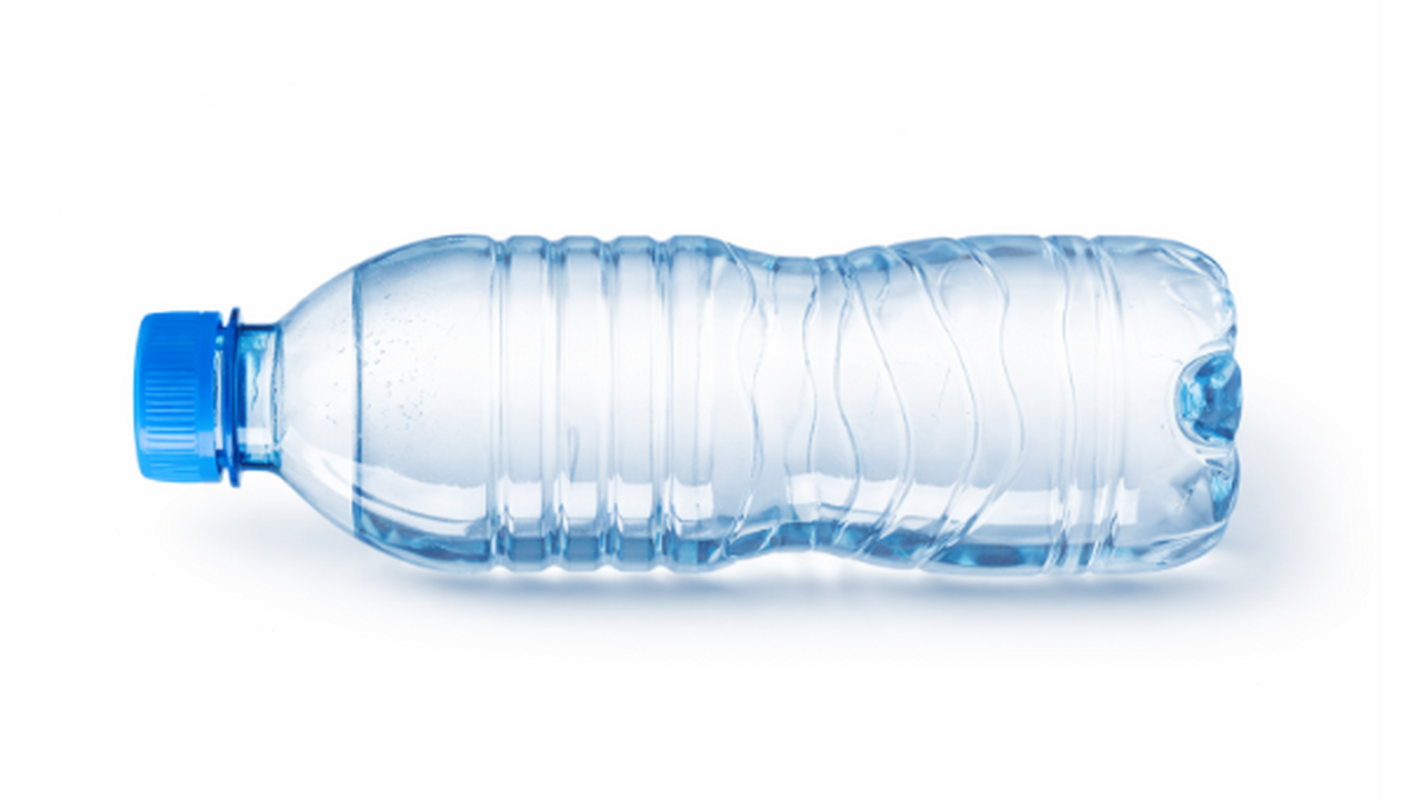 Разрезаю пластиковую бутылку и любой засор исчезает: сантехники раскрыли способ прочистить раковину Эксперты рассказали о простом домашнем способе ...