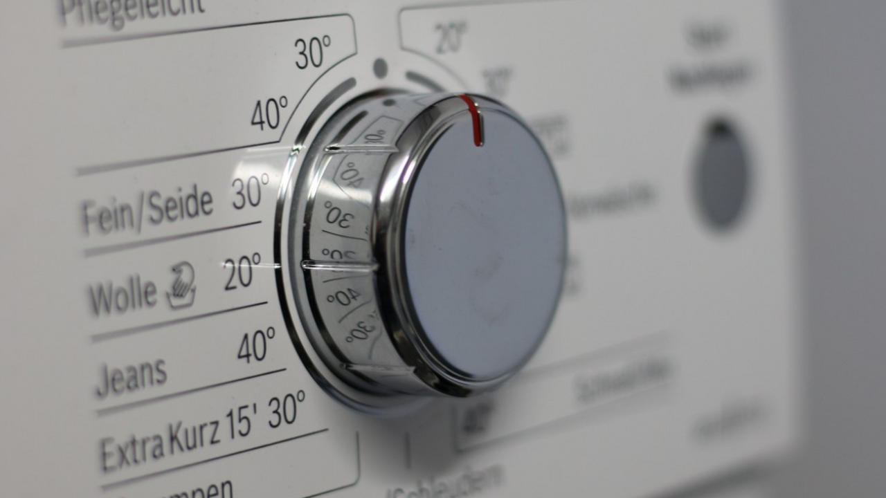 Специалисты по ремонту техники и владельцы прач...