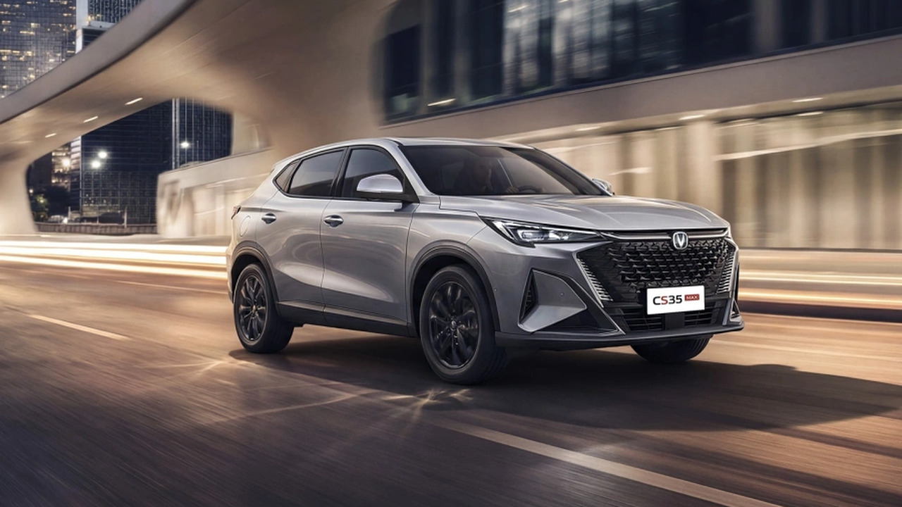 В России официально начали продавать новый крос...