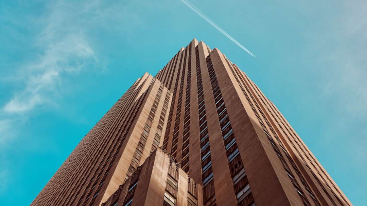 В Москве мужчина выбросил из окна женщину из Нигерии По предварительным данным, между гражданкой Ниг...