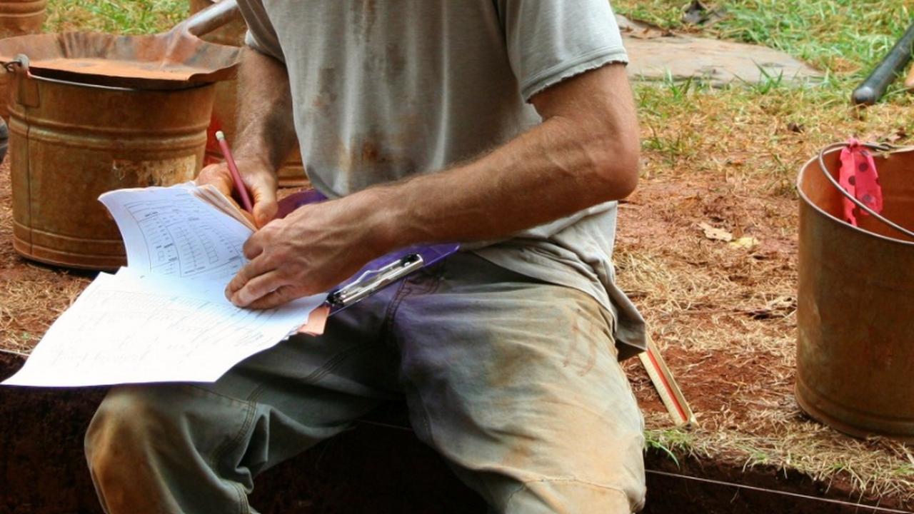 Тверские краеведы Денис Ивлев и Сергей Андреев,...