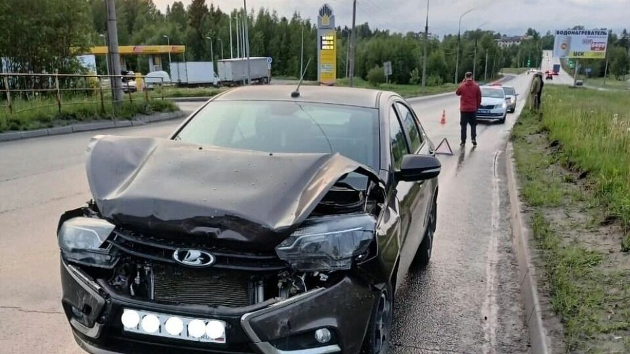 Авария произошла вечером 8 июня на Лесном просп...