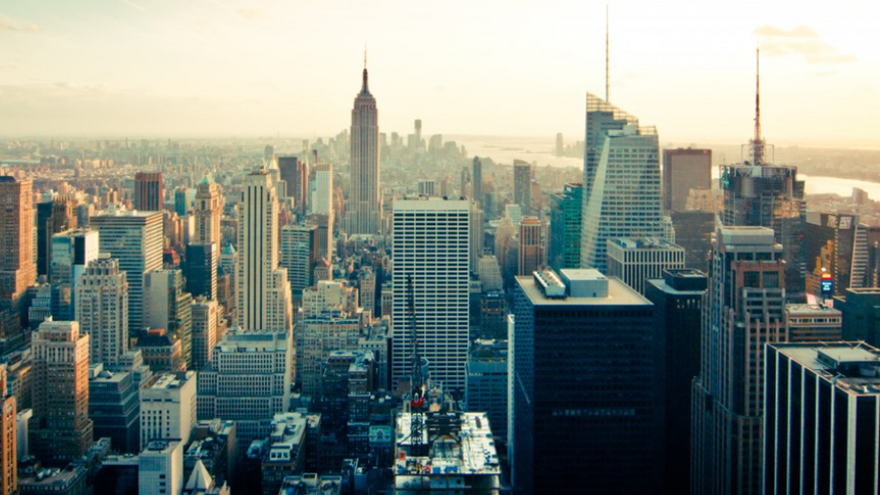 В Нью-Йорке строители нашли загадочный металлич...